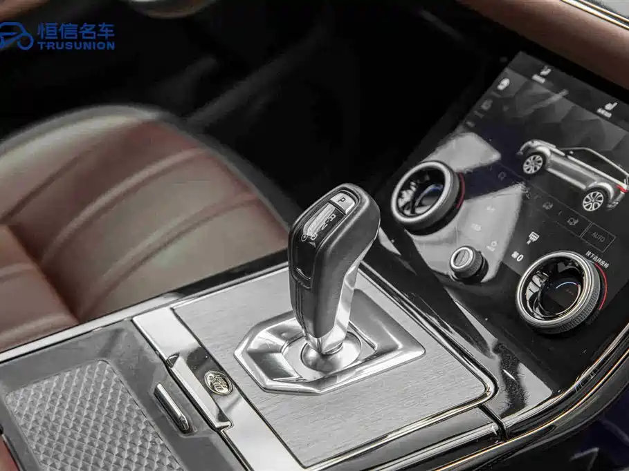 Land Rover Evoque 2023 — фото 19
