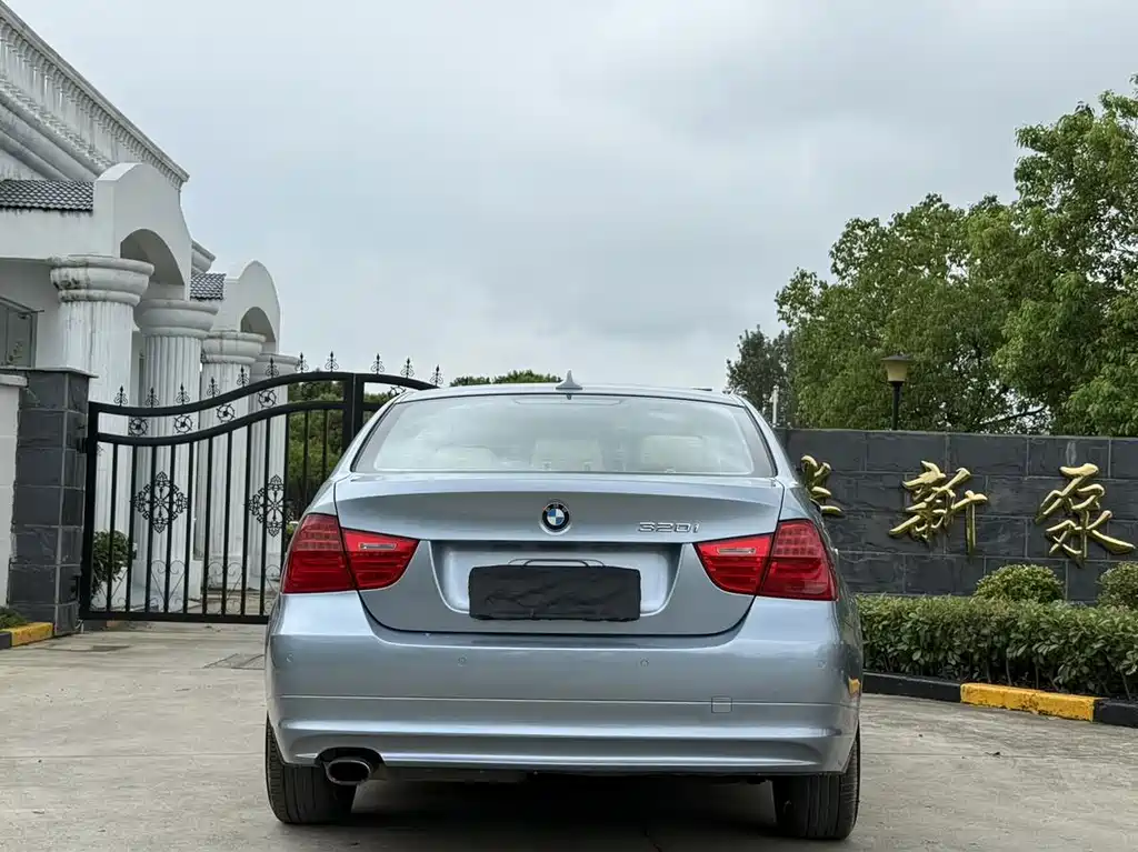 BMW 3 Series 2011 — фото 18
