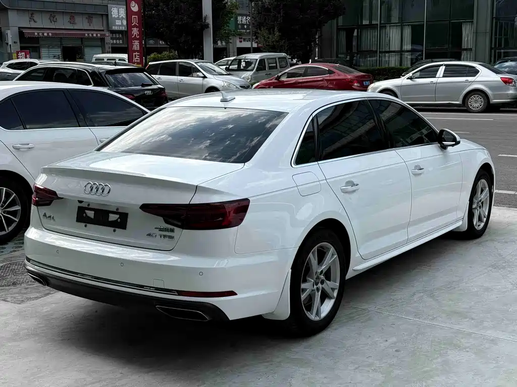 Audi A4L 2019