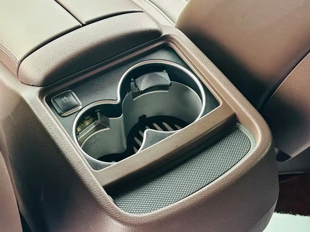 Mercedes-Benz V-Class 2019 — фото 18