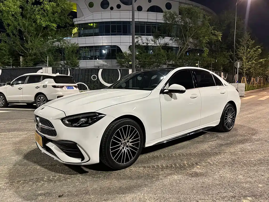 Mercedes-Benz C-Class 2025 — фото 1
