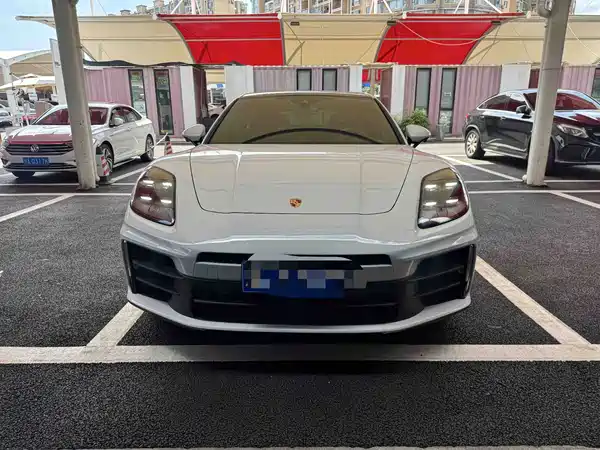Porsche Panamera 2025