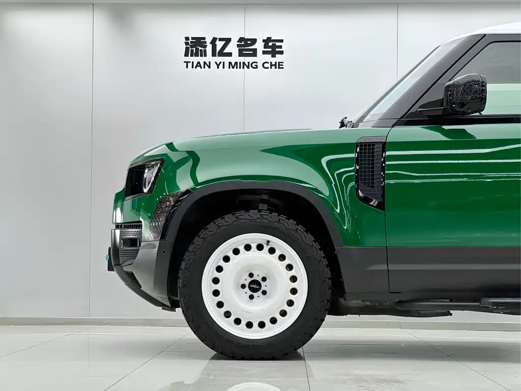 Land Rover Defender 2023 — фото 10