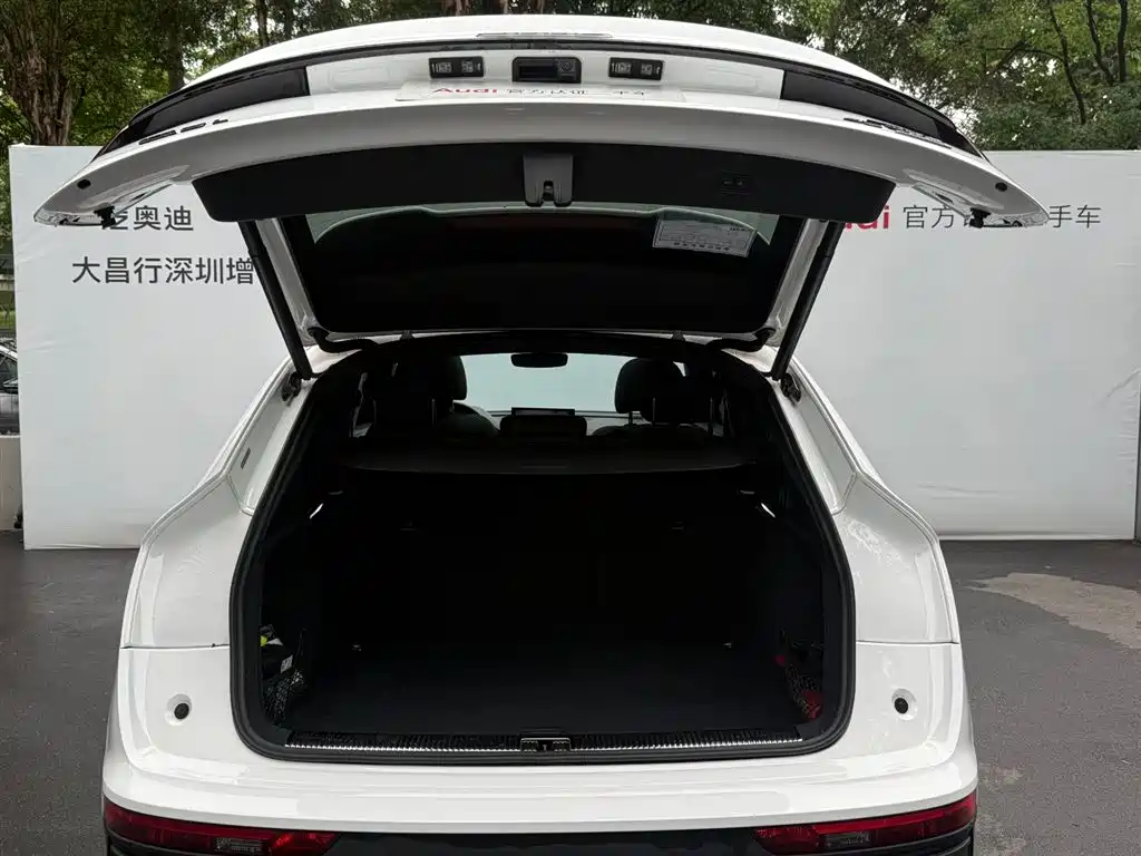 Audi Q5L Sportback 2024 — фото 9