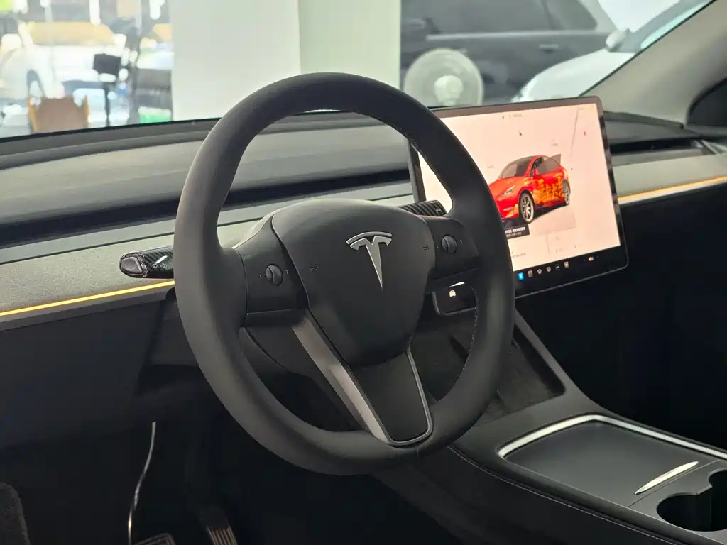 Tesla Model Y 2024 — фото 9