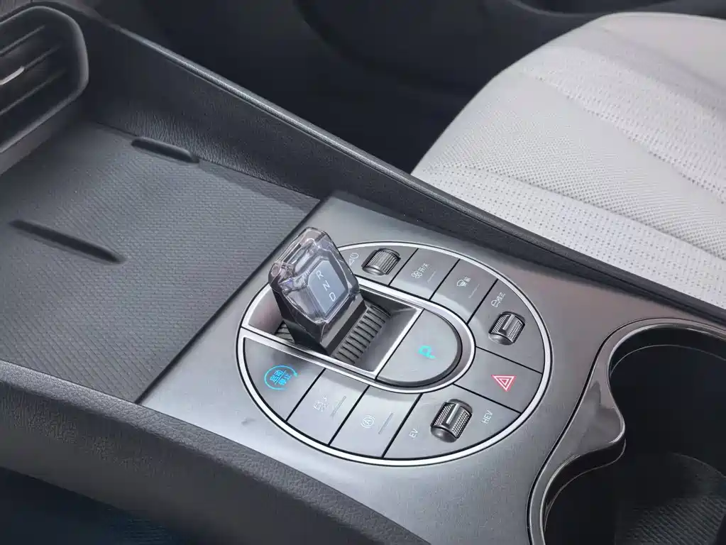 BYD Seal 05 DM-i 2025 — фото 10