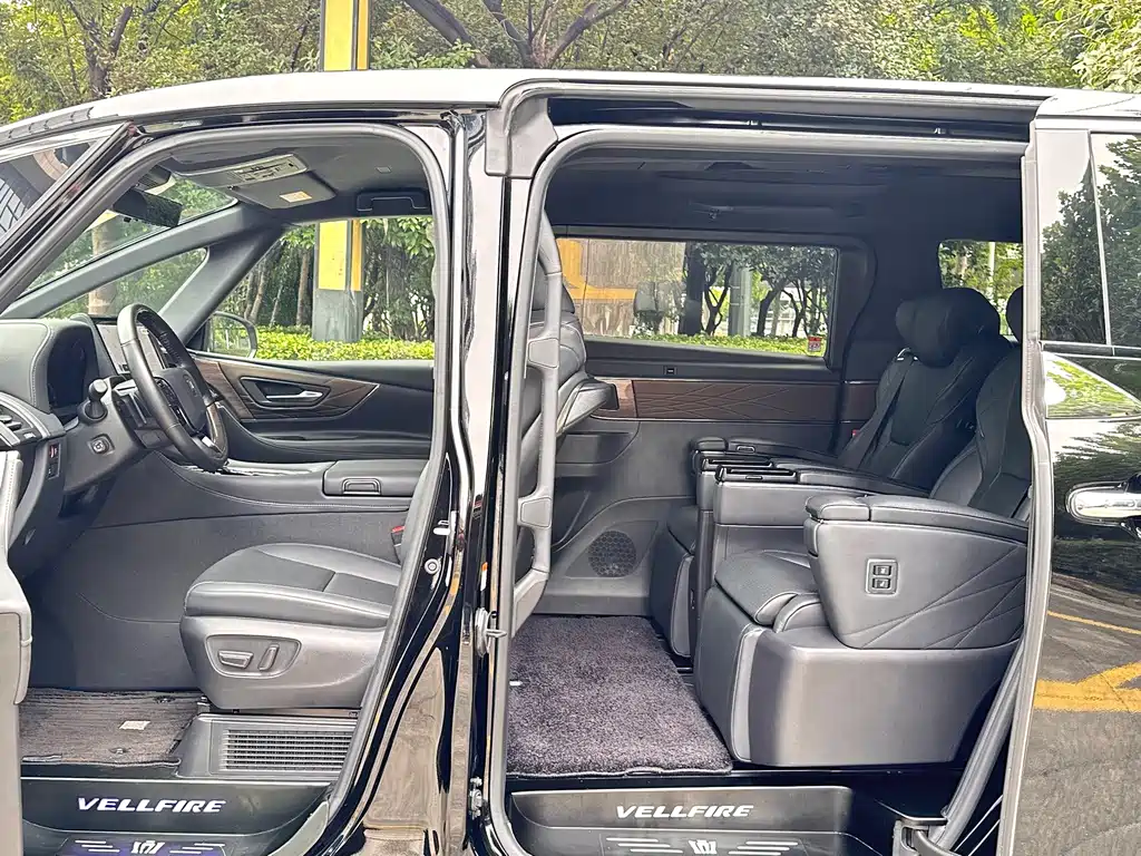 Toyota Vellfire 2023 — фото 9