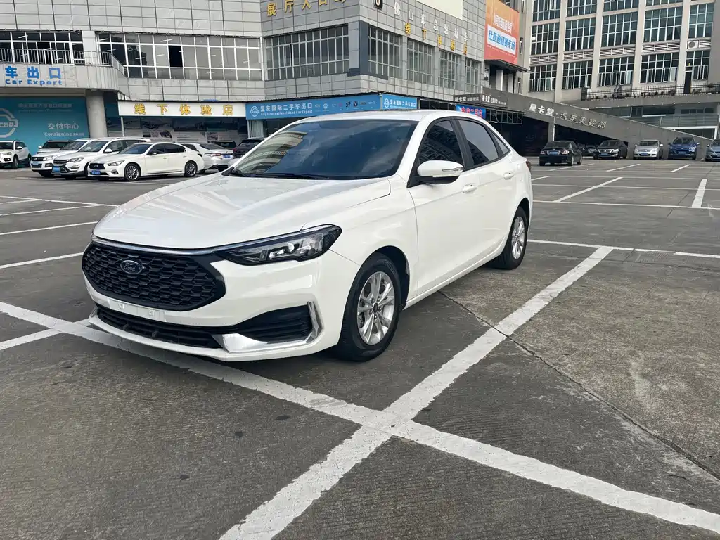 Ford Escort 2021 — фото 1