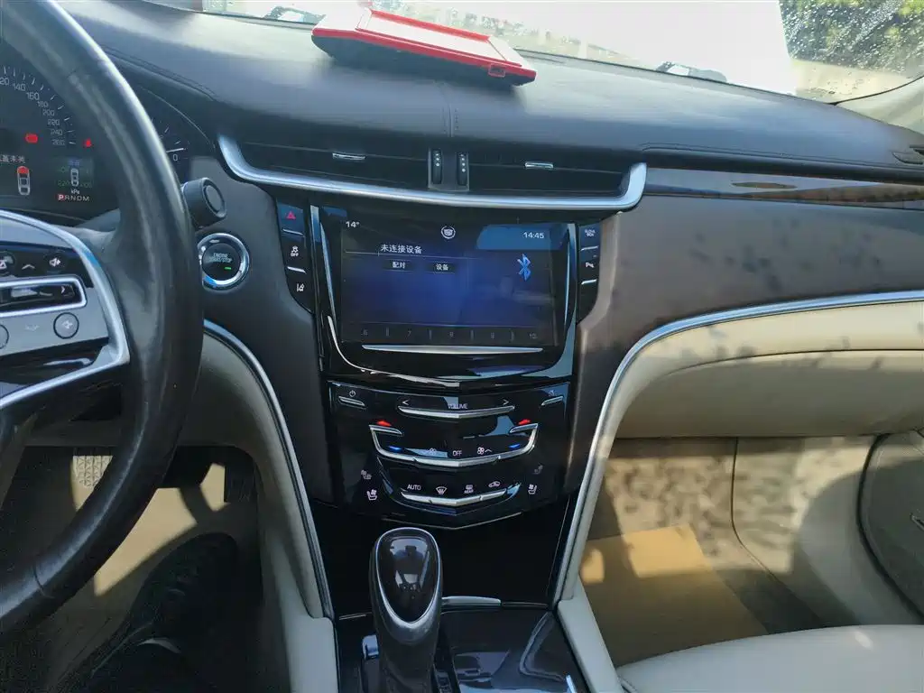 Cadillac XTS 2015 — фото 13