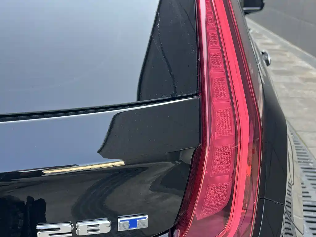 Cadillac XT4 2023 — фото 17
