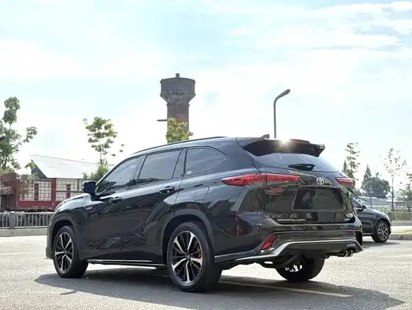 Toyota Crown Kluger 2022