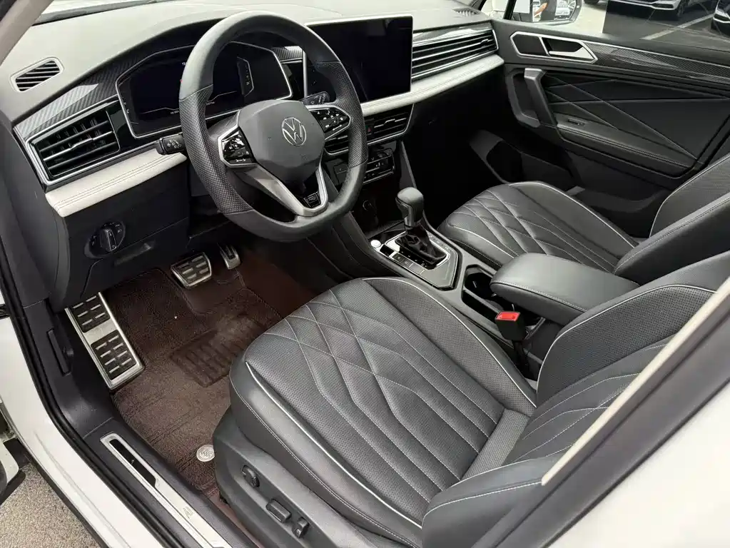 Volkswagen Tiguan L 2023 — фото 13