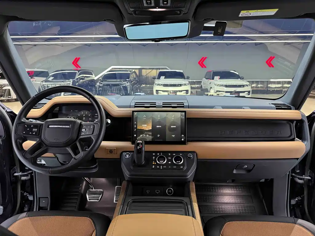 Land Rover Defender 2023 — фото 10