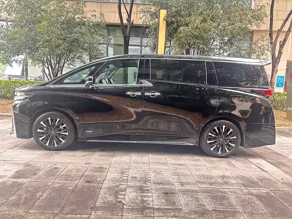 Toyota Vellfire 2023