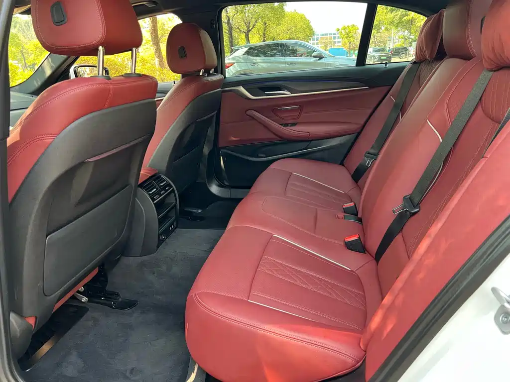 BMW 5 Series 2022 — фото 11