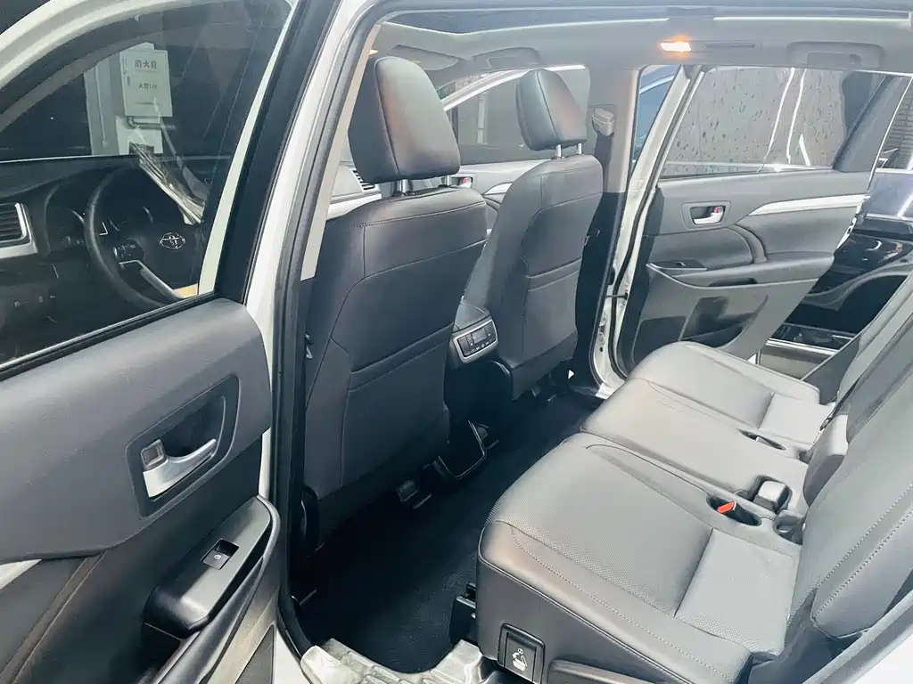 Toyota Highlander 2018 — фото 4