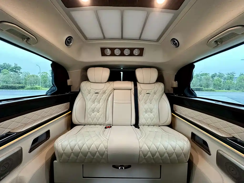 Mercedes-Benz V-Class 2020 — фото 17