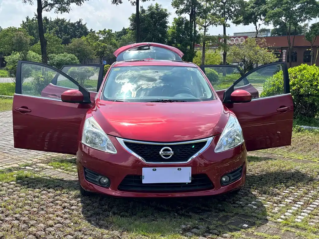 Nissan Tiida 2015 — фото 8