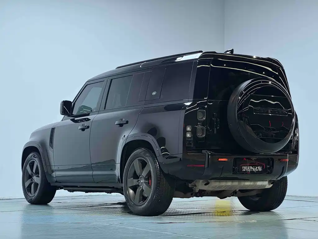 Land Rover Defender 2023 — фото 16
