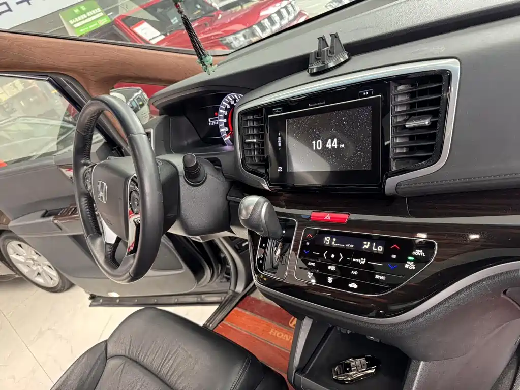 Honda Odyssey 2019 — фото 14