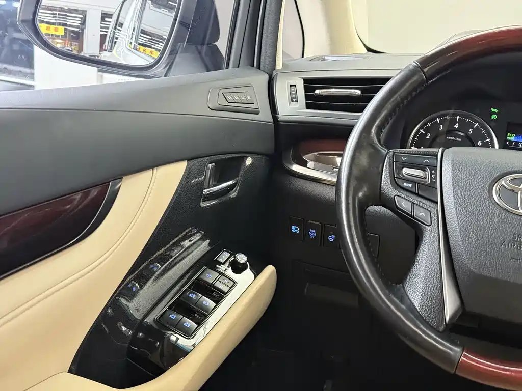 Toyota Alphard 2018 — фото 16