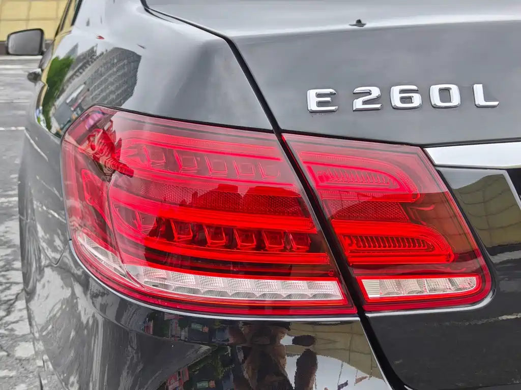 Mercedes-Benz E-Class 2013 — фото 9