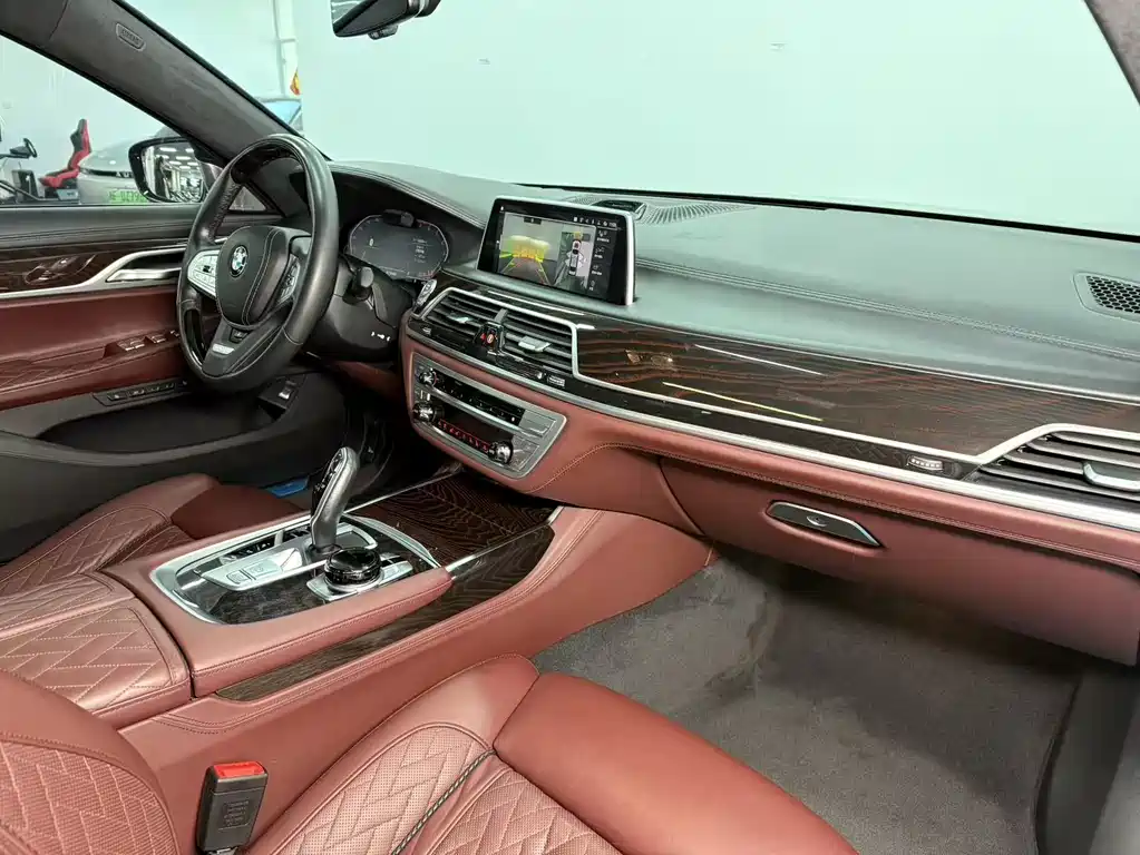 BMW 7 Series 2021 — фото 11