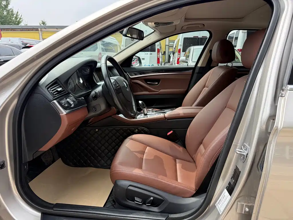 BMW 5 Series 2016 — фото 12