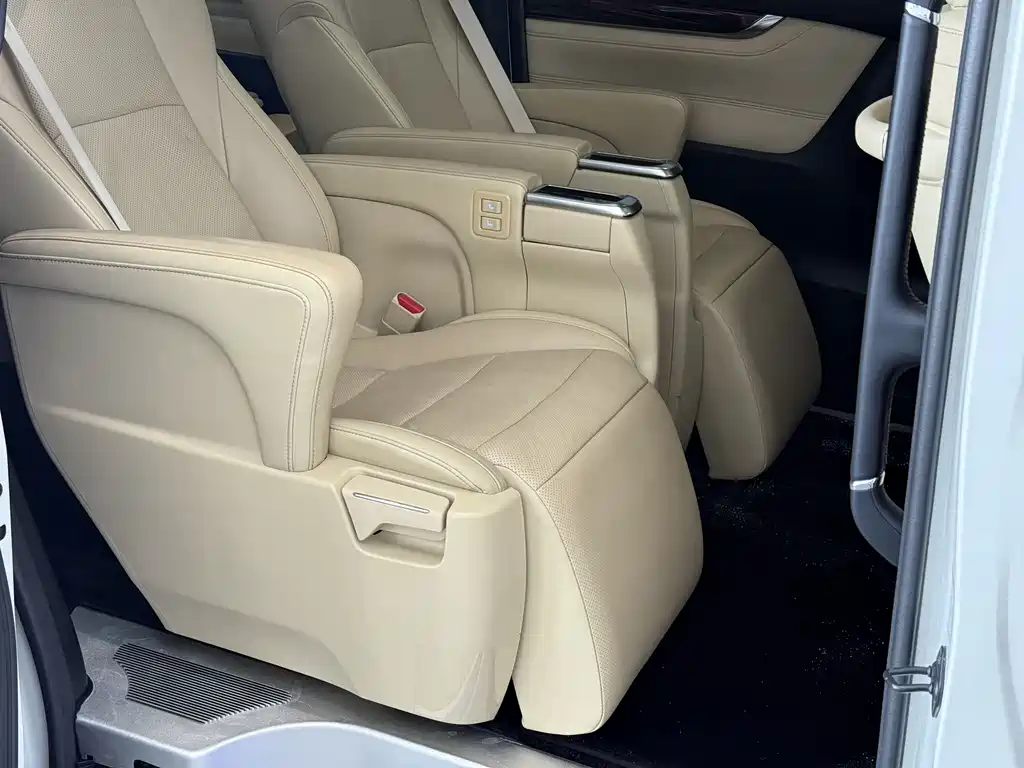 Toyota Alphard 2018 — фото 13