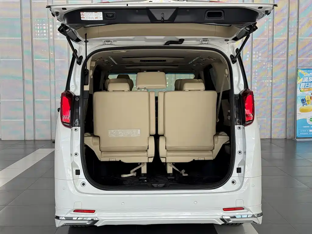 Toyota Alphard 2018 — фото 26