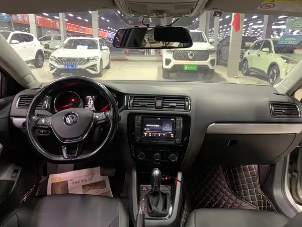 Volkswagen Sagitar 2018