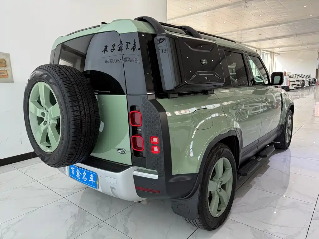 Land Rover Defender 2023 — фото 22