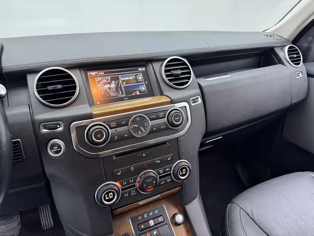 Land Rover Discovery 2016 — фото 14