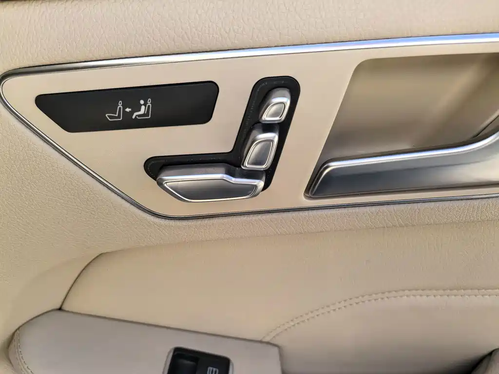 Mercedes-Benz E-Class 2014 — фото 32