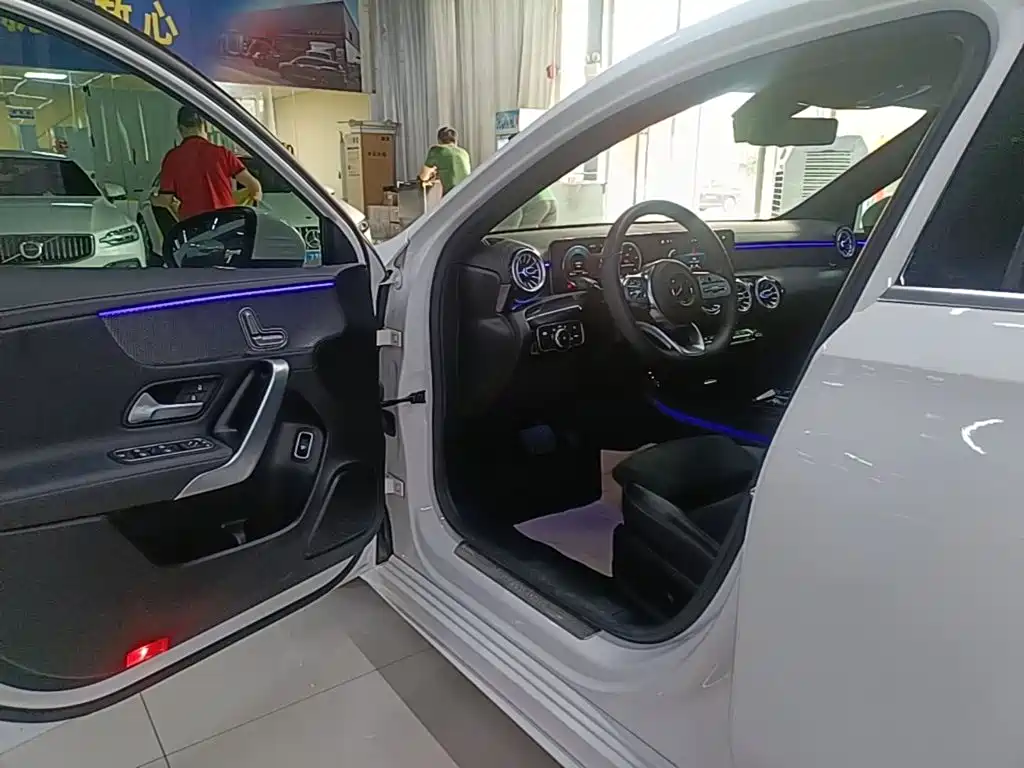 Mercedes-Benz A-Class 2020 — фото 16