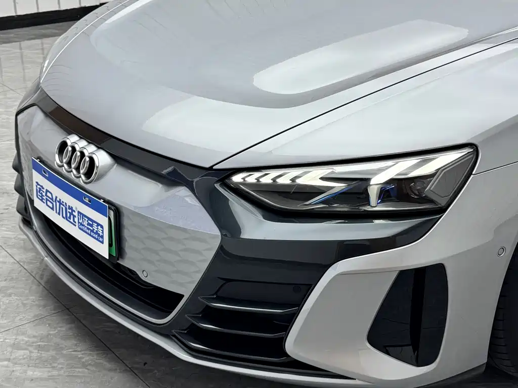 Audi e-tron GT 2024 — фото 14
