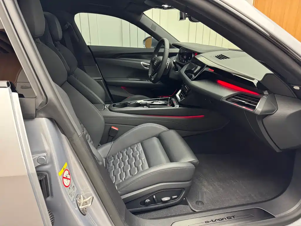 Audi e-tron GT 2024 — фото 20