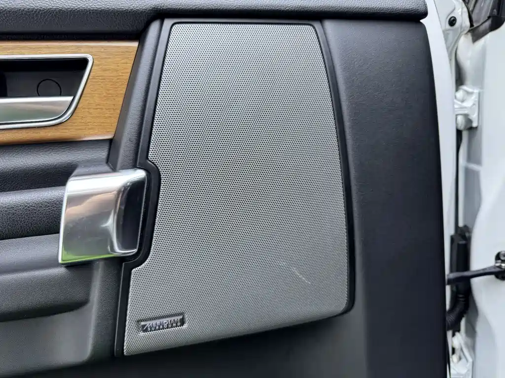 Land Rover Discovery 2016 — фото 19