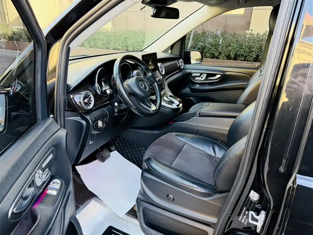 Mercedes-Benz V-Class 2020 — фото 14
