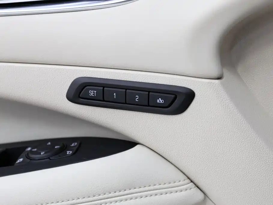 Buick LaCrosse 2020 — фото 16