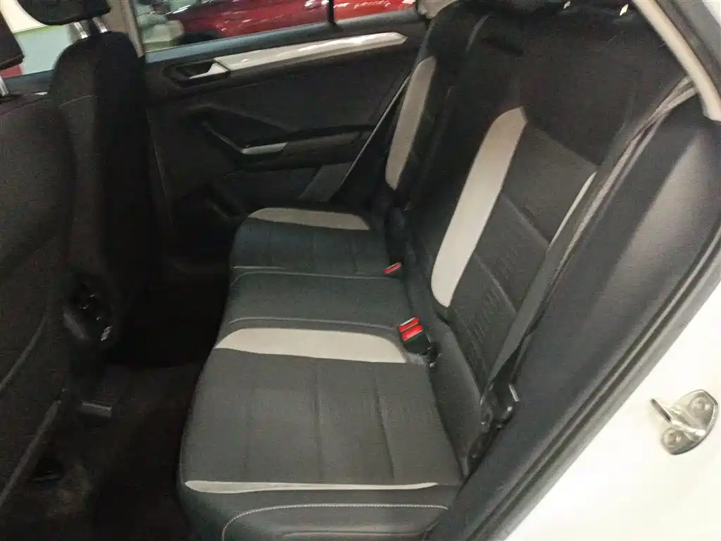 Volkswagen T-Roc 2023 — фото 14