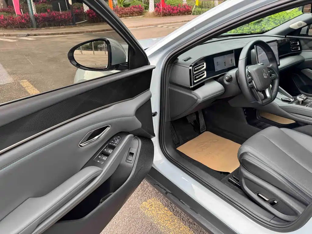 BYD Qin L 2025 — фото 20