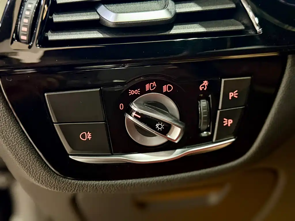 BMW 5 Series New Energy 2021 — фото 11