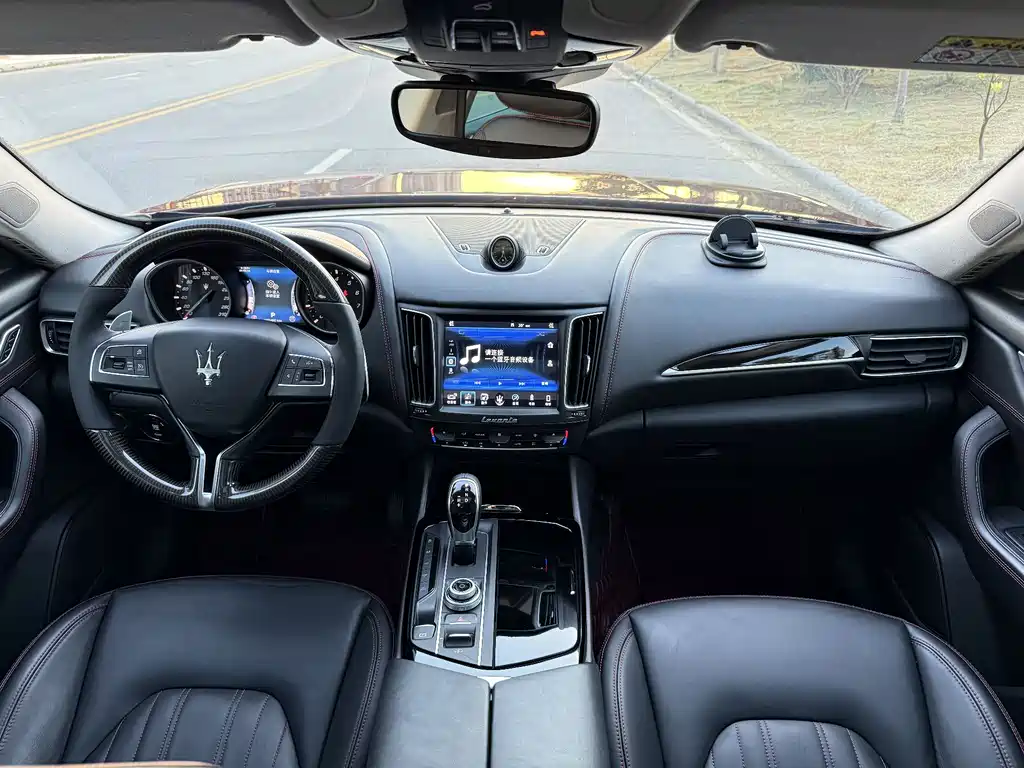 Maserati Levante 2017 — фото 15