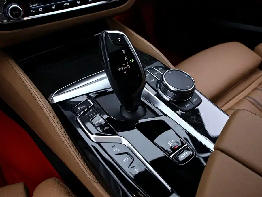 BMW 6 Series GT 2024 — фото 9
