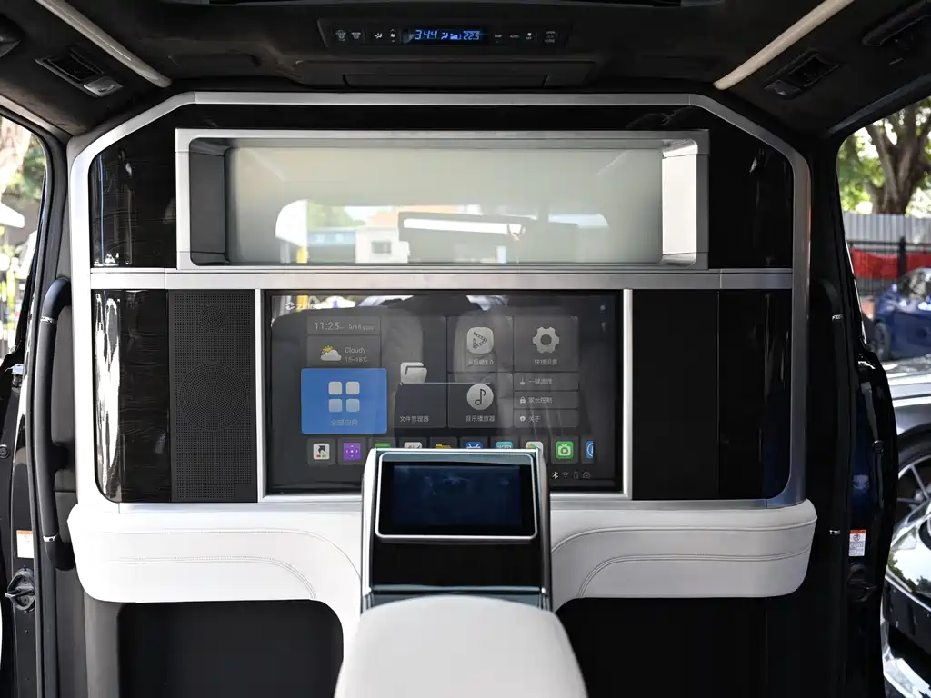 Toyota Alphard 2022 — фото 13