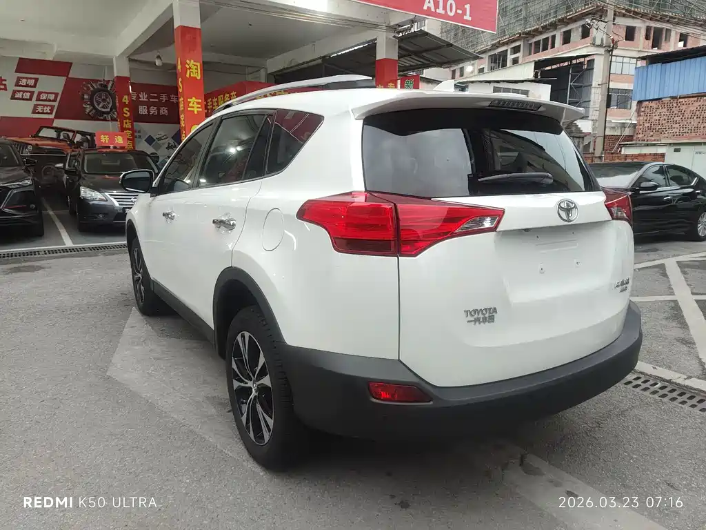 Toyota RAV4 2015 — фото 7
