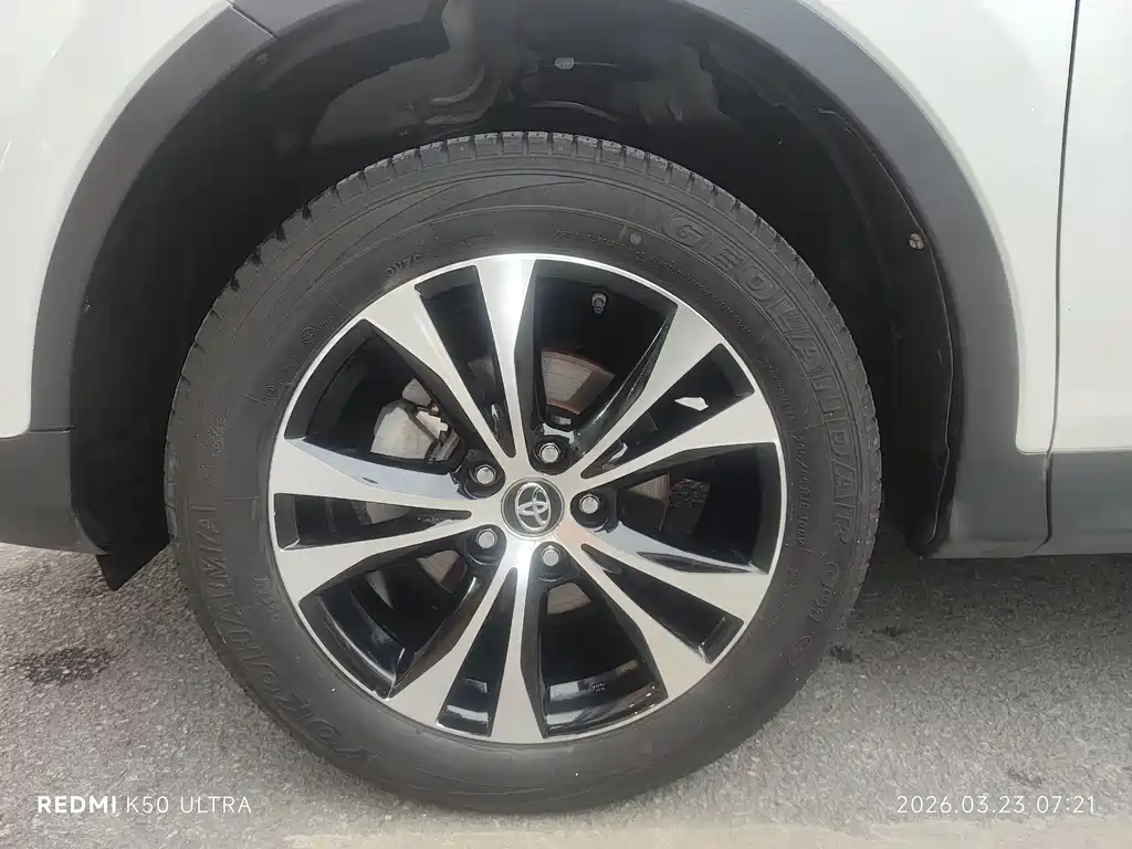 Toyota RAV4 2015 — фото 23