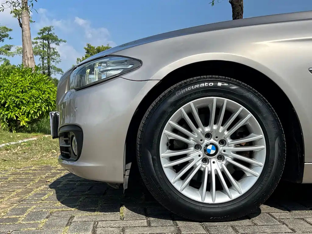 BMW 5 Series 2015 — фото 18