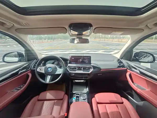 BMW iX3 2024